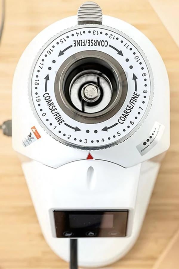 Vosco KD-P50 Dozaj Ayarlı Tam Otomatik Kahve Değirmeni Touch (Beyaz) Stok Kodu (VKD-P50B)